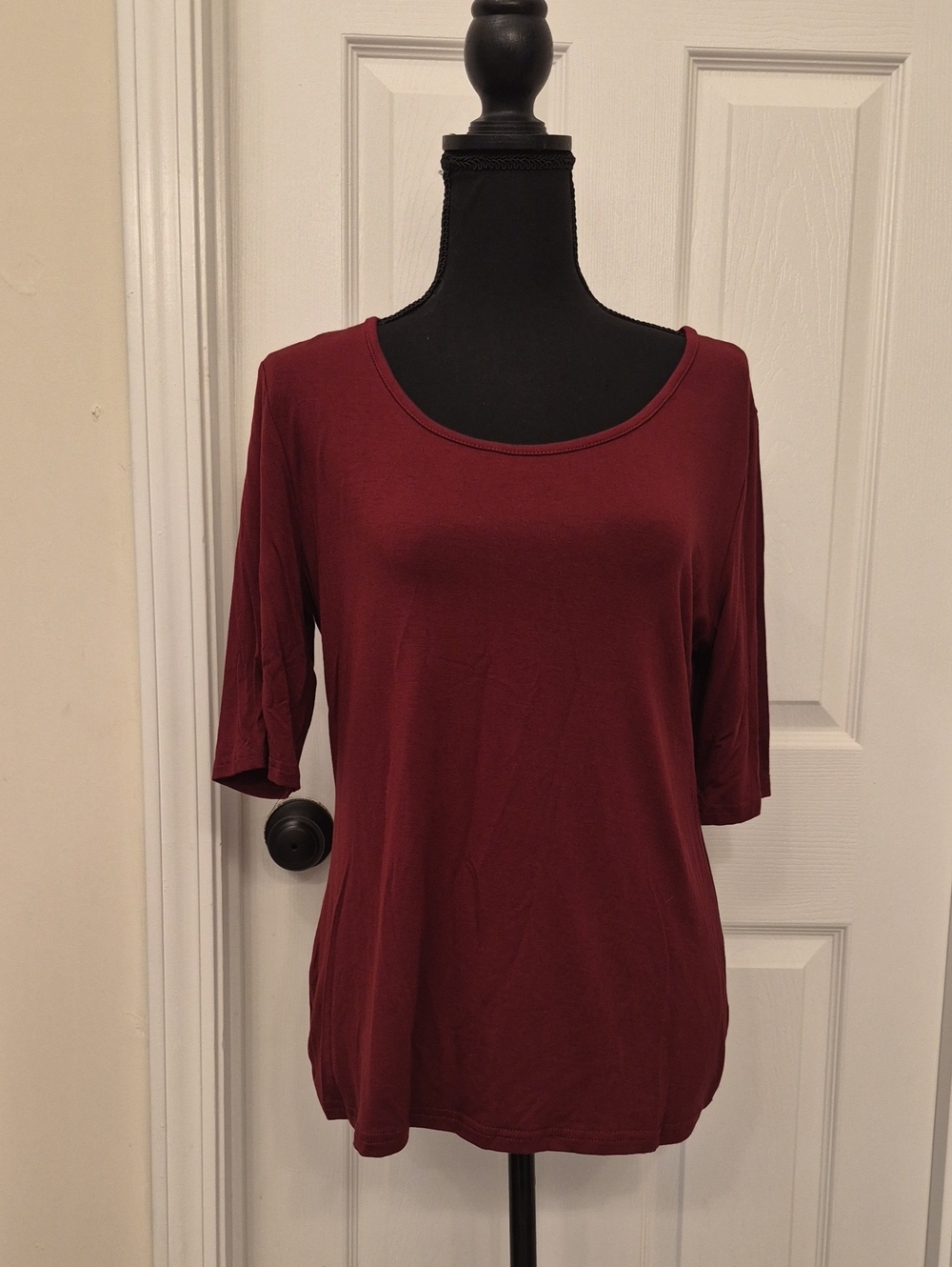Women's Scoop Neck Elbow Sleeve Top - Burgundy